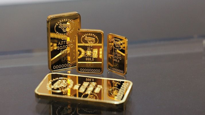 Сколько золотых слитков купили казахстанцы в 2022 году